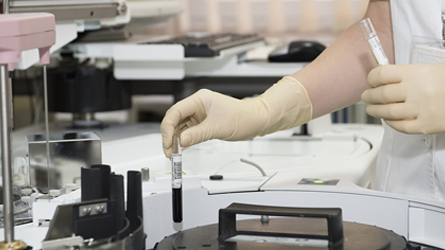 公司现有的三部分资源进行有机整合，发挥优势，在生产、管理方面提高效率，降低成本，从而在充分保障w66利来国际旗舰制药的包装材料供应的同时，走向市。囟酝庖滴。在激烈的市场竞争中谋生存、谋发展，在市场的磨砺中不断